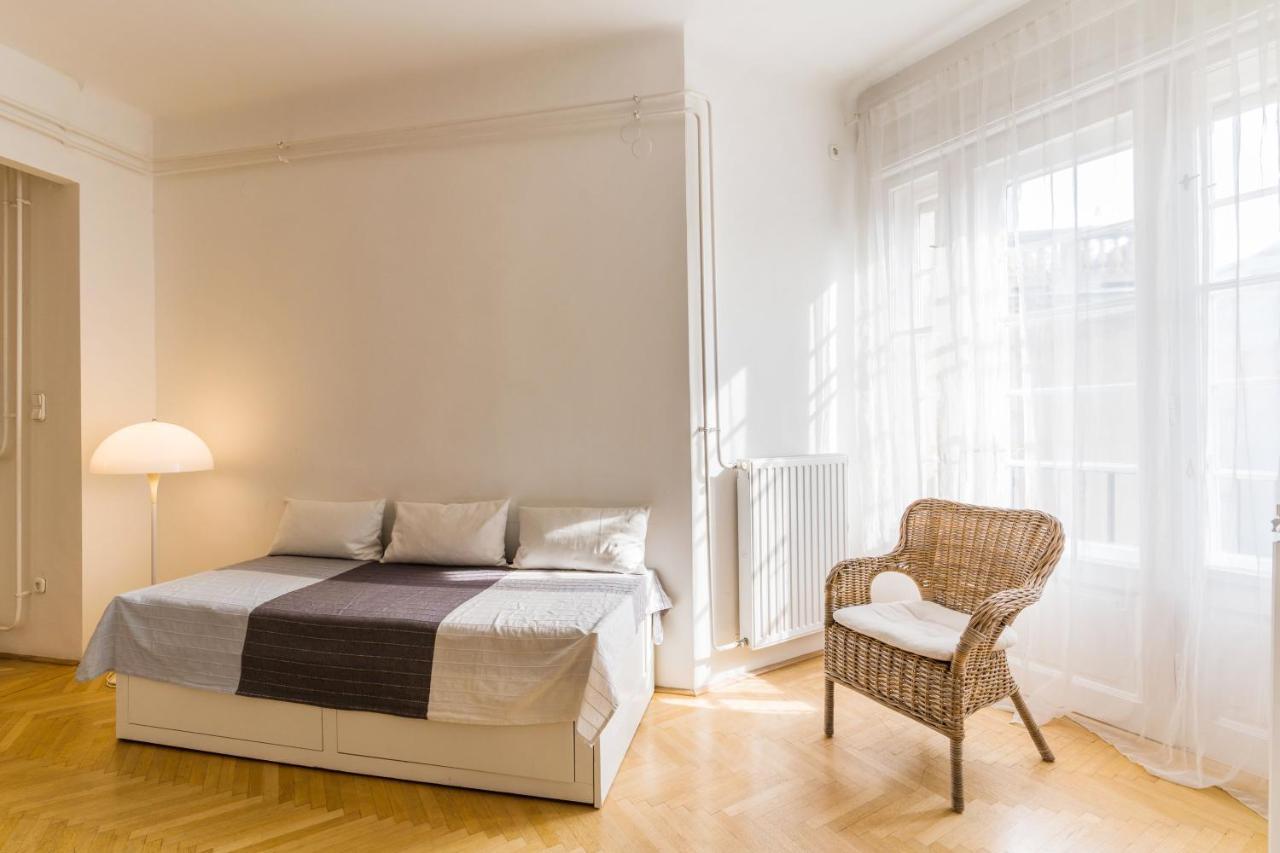 Klauzal Apartment W/3 Bedrooms, French Balcony Budapest Esterno foto