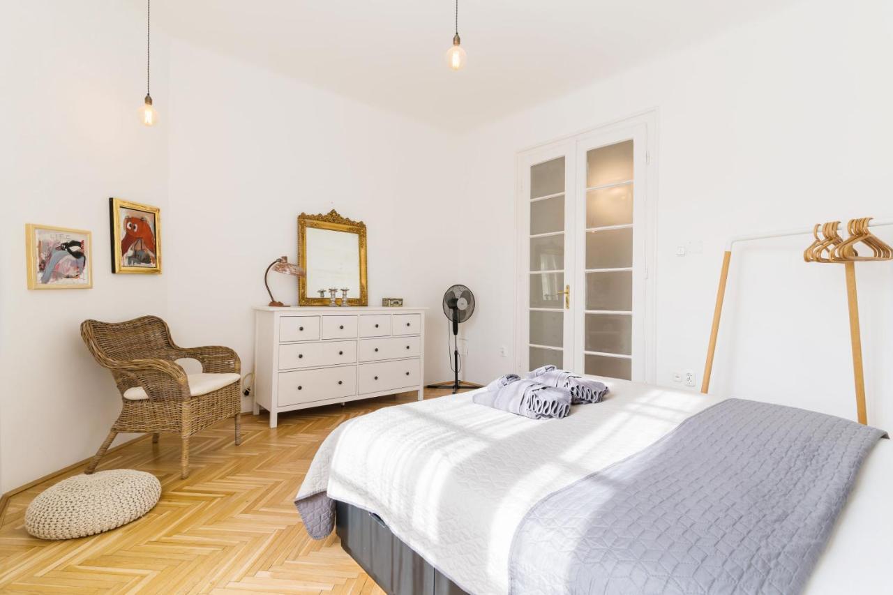 Klauzal Apartment W/3 Bedrooms, French Balcony Budapest Esterno foto
