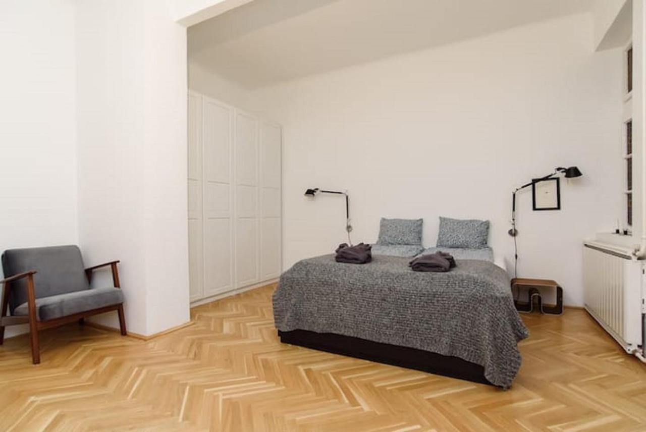 Klauzal Apartment W/3 Bedrooms, French Balcony Budapest Esterno foto