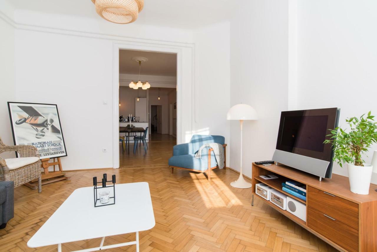 Klauzal Apartment W/3 Bedrooms, French Balcony Budapest Esterno foto